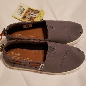 BRAND NEW Boys TOMS Steel Grey Skulls